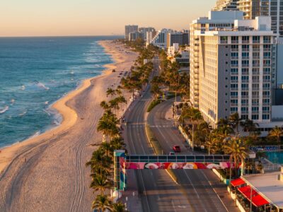 Las Olas Beach curves